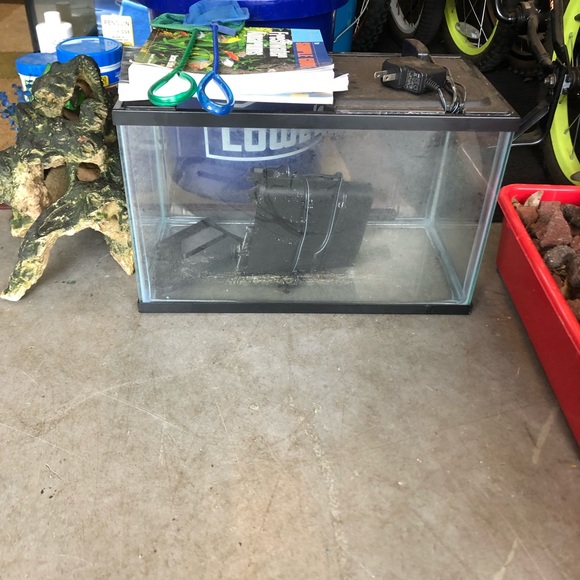 65 gallon fish tank - Picture 4 of 8